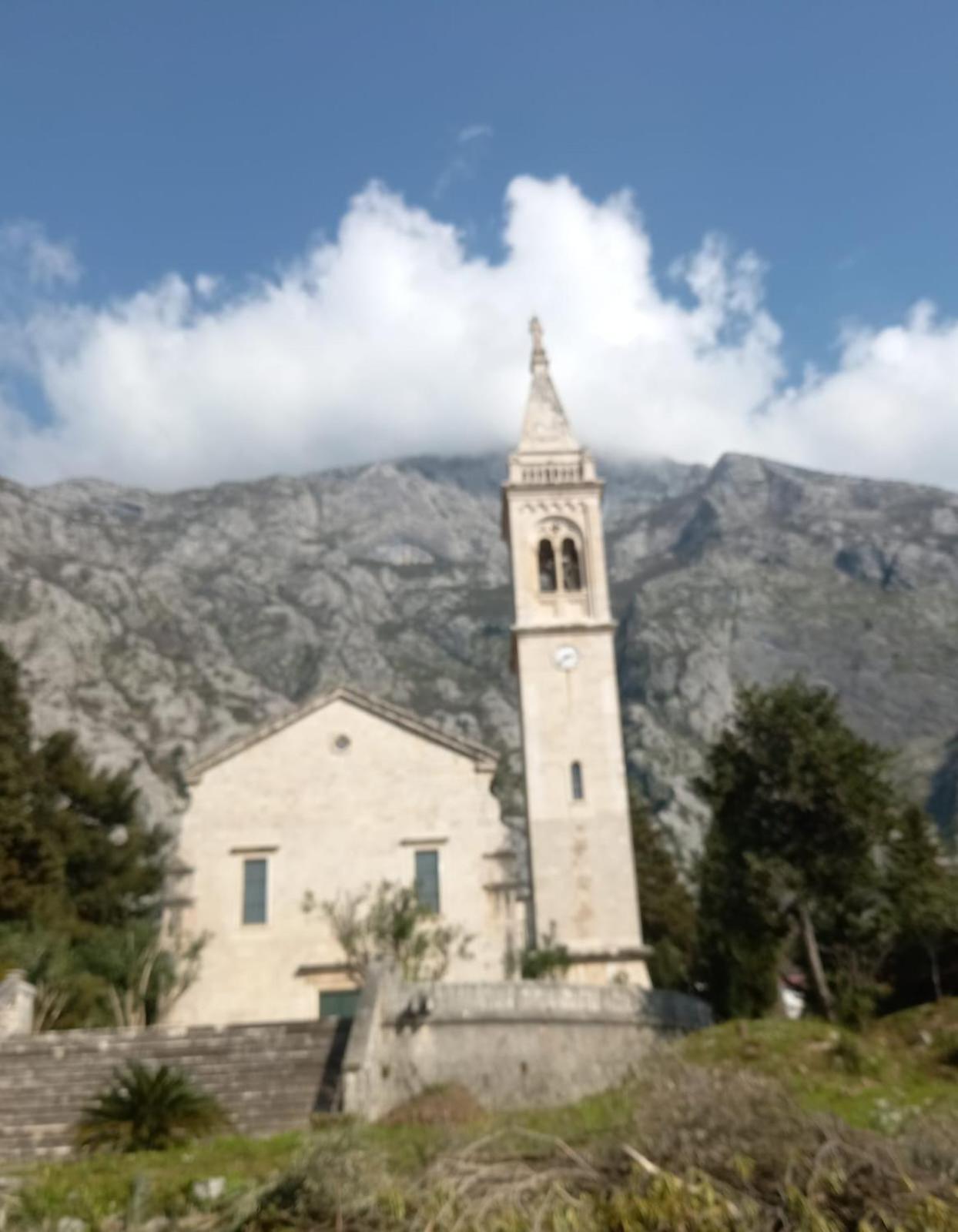 Apartman Deki Kotor