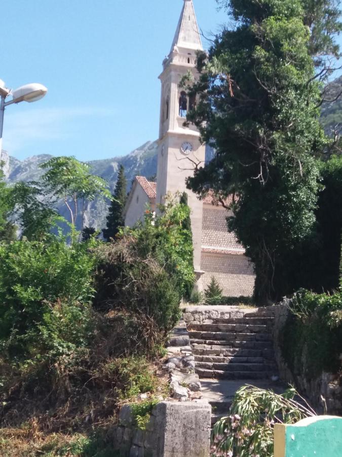 Apartman Deki Kotor